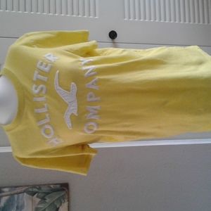 Hollister Yellow embossed Tee